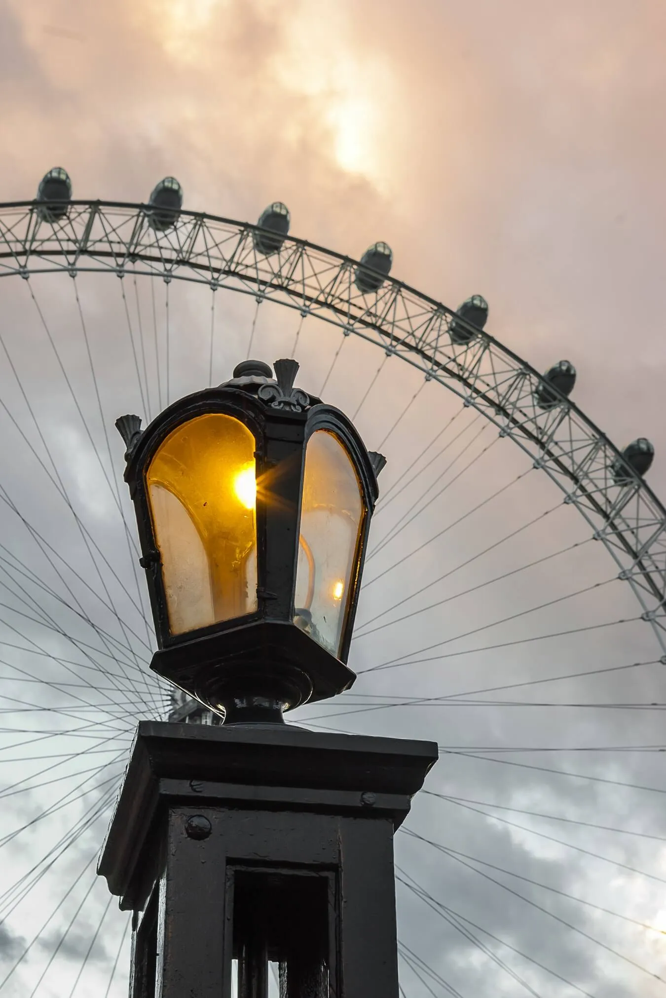 London Eye — koło widokowe na South Bank nad Tamizą w Londynie