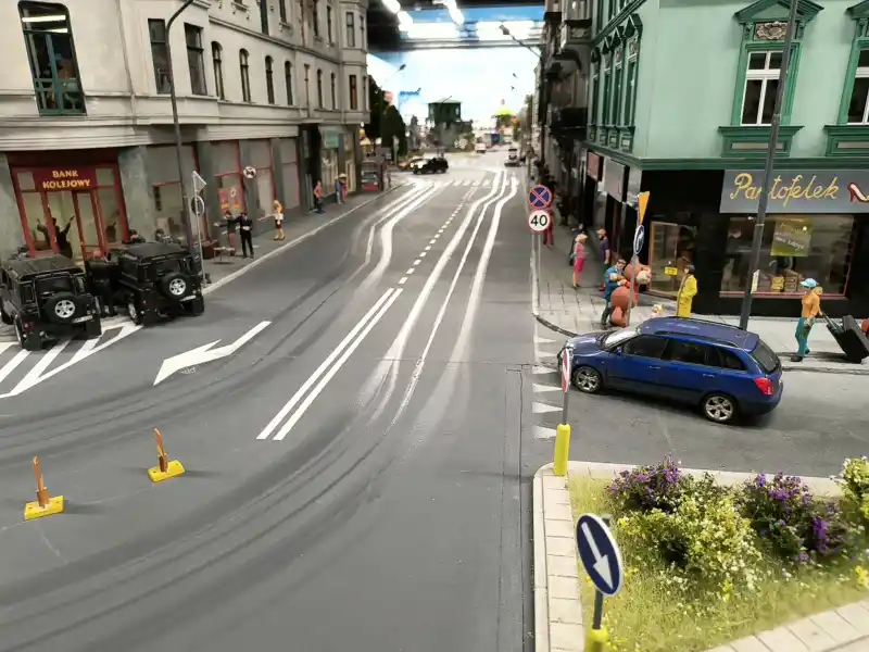 Kolejkowo Gliwice ulica z oznakowaniem drogowym