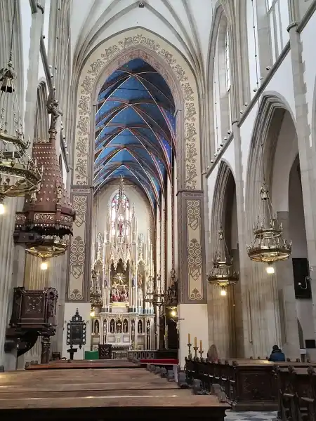 wnetrze bazyliki dominikanow krakow 007