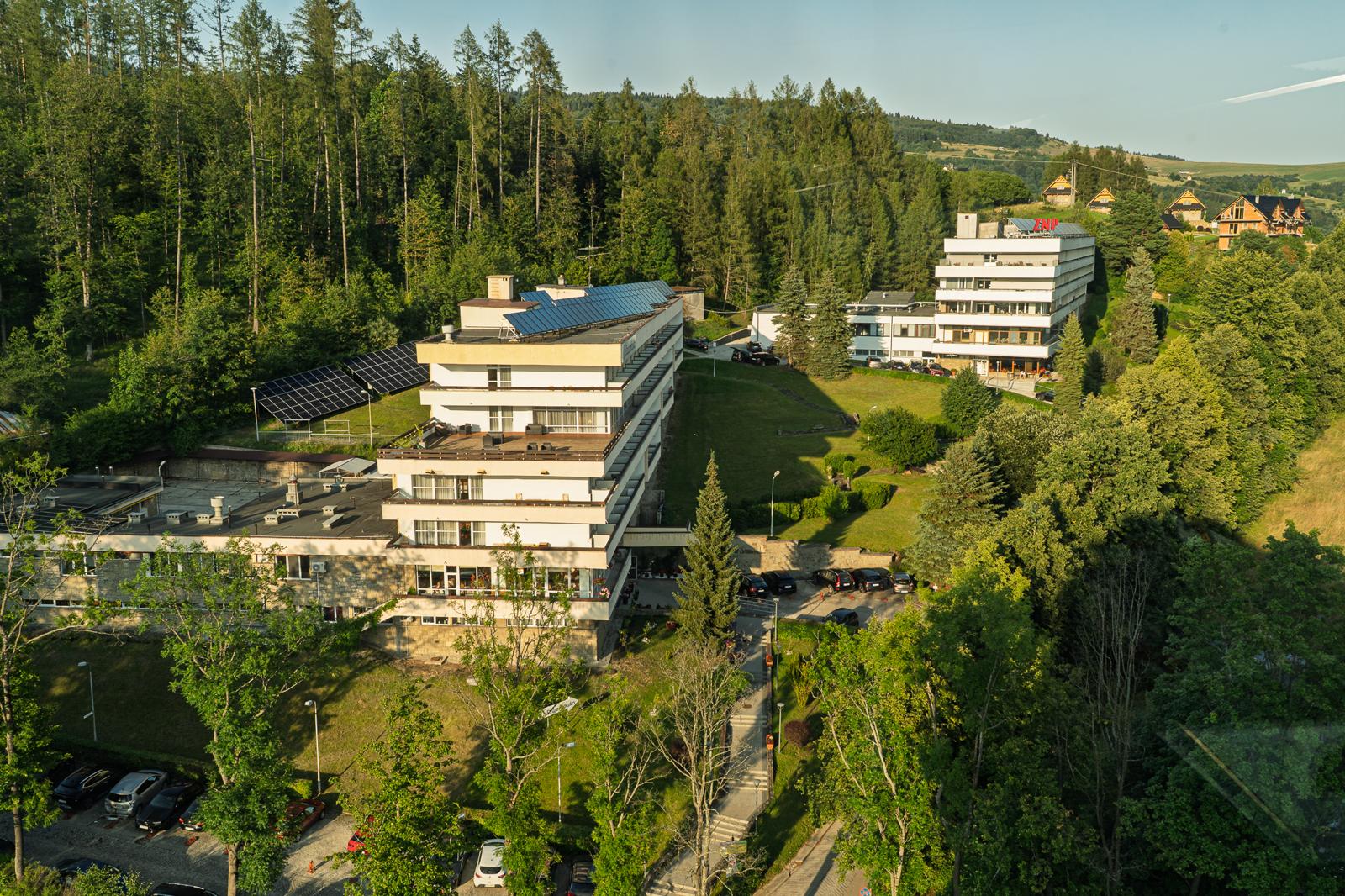widok-budynki-pieniny-grand-szczawnica
