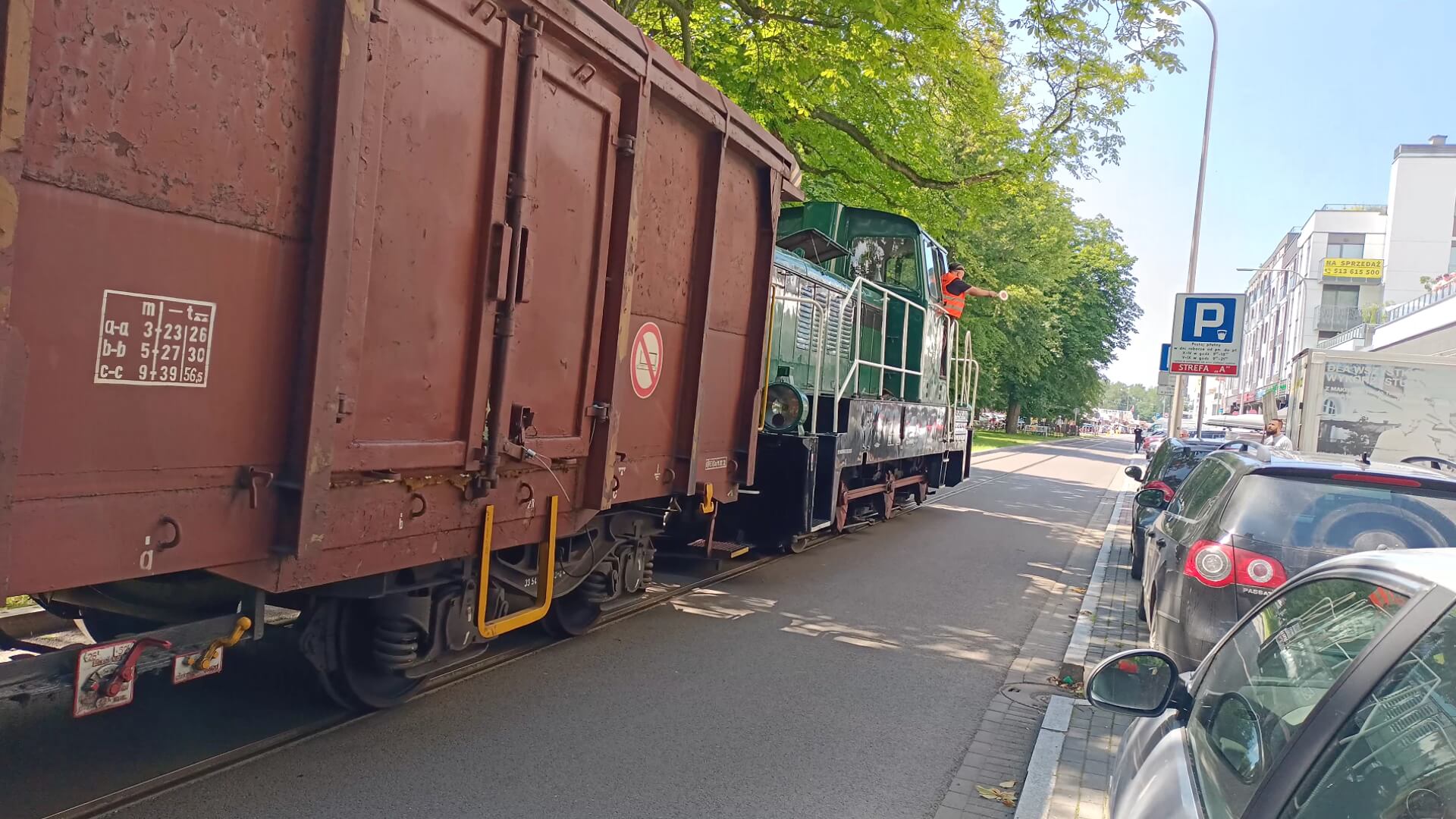 pociag towarowy na ulicach kolobrzegu